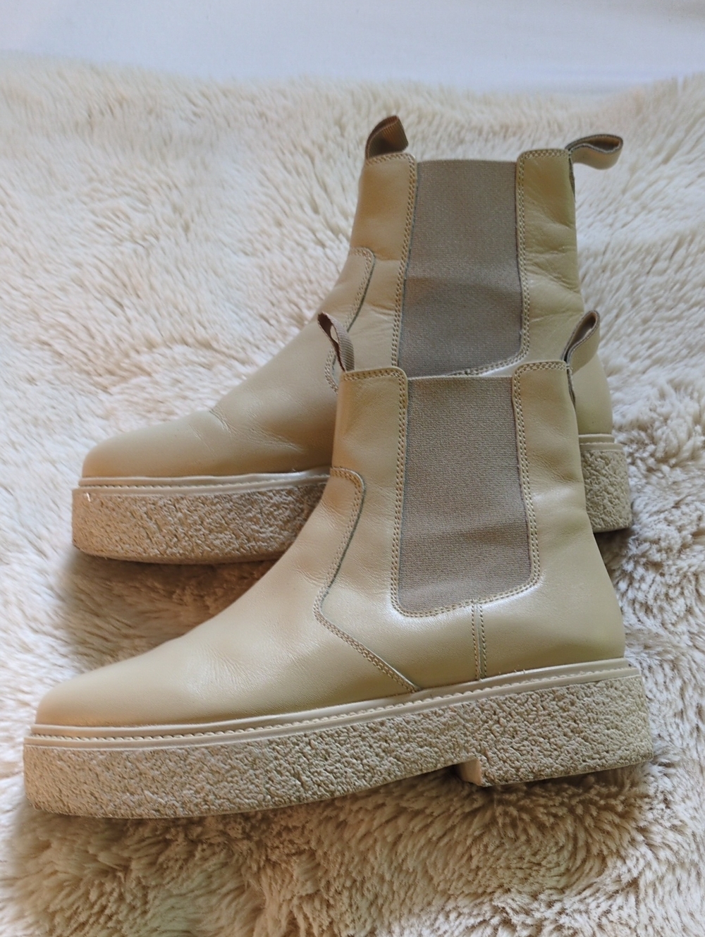 Free People Carmel Chunky Leather Chelsea Boots. 39/9